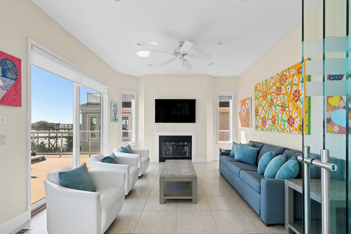 6 Bedroom Oceanfront Home — thumbnail 9 of 9