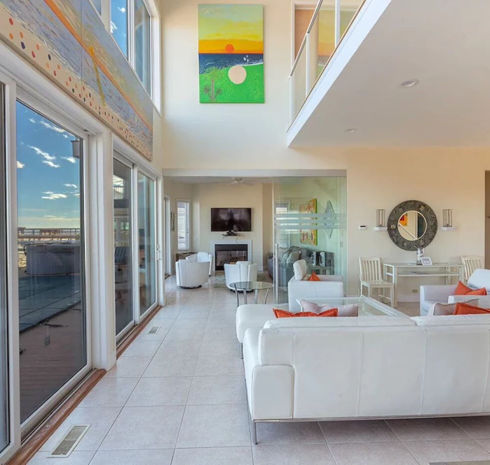 6 Bedroom Oceanfront Home — thumbnail 3 of 9
